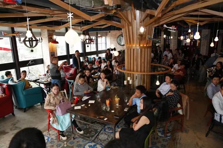 雷欧参与的海归创业者社群交流活动现场