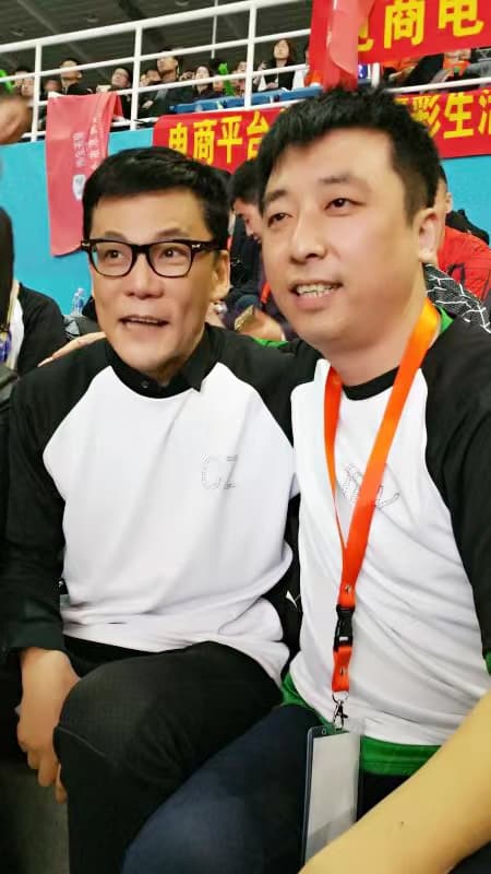 天使投资人雷欧与李国庆在创业活动现场合影