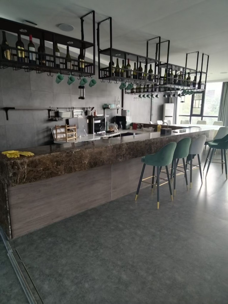 吧台与用餐区